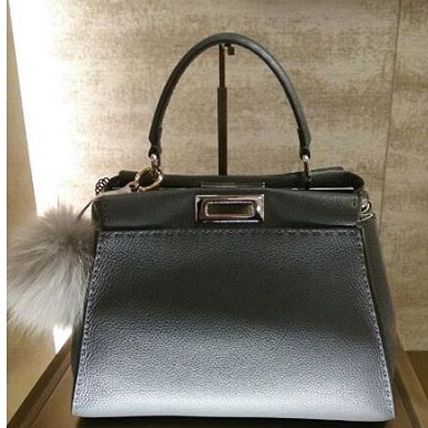 FENDI コピー★人気　SELLERIA PEEKABOO レギュラーサイズ グレー8BN290Q0JF0N9A